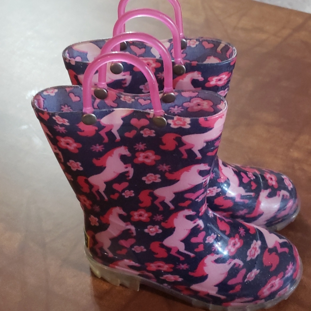 Girls boots